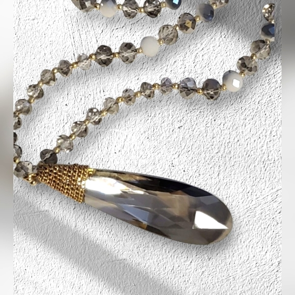 Elegant Necklace and Earring Set - Picture 1 of 3